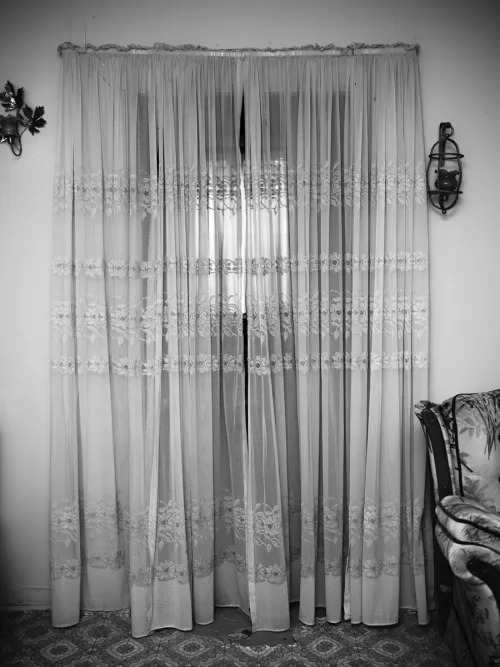 TamaraReynolds_TheVisitation_22_Mike_sCousinHomesteadCurtains