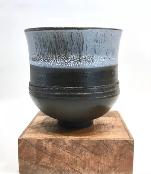 Helen_Kunzman_Incised-iron-pot-with-transparent-white-glaze