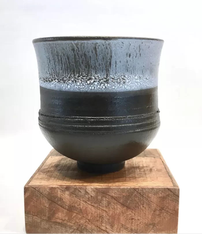 Helen_Kunzman_Incised-iron-pot-with-transparent-white-glaze